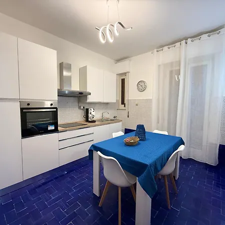 Апартаменты Dantes House *